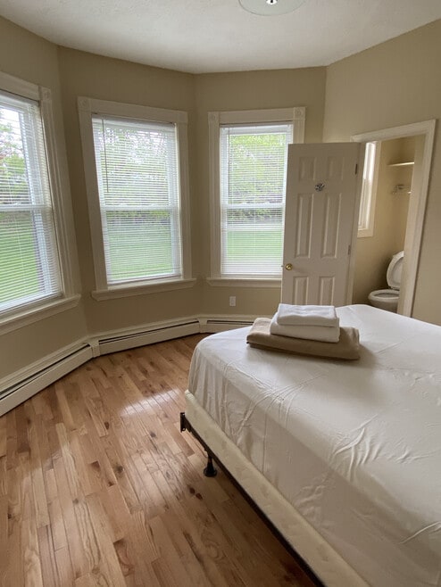 Building Photo - NO BROKER FEE- 1 MONTH FREE 17 Burney