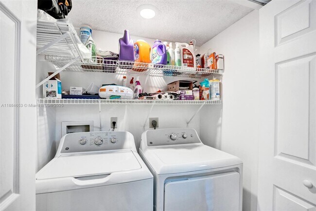 Building Photo - 9901 Westview Dr