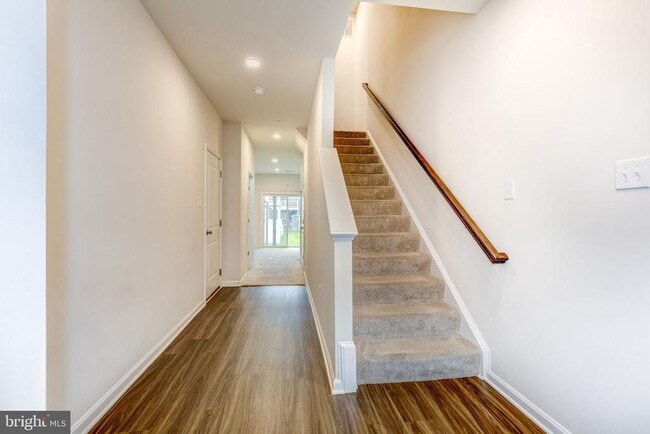 Building Photo - 7735 Venice Ln