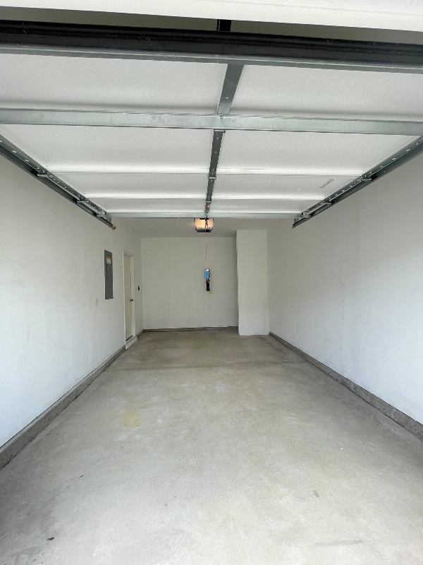 Building Photo - 2111 Gln Xing Dr