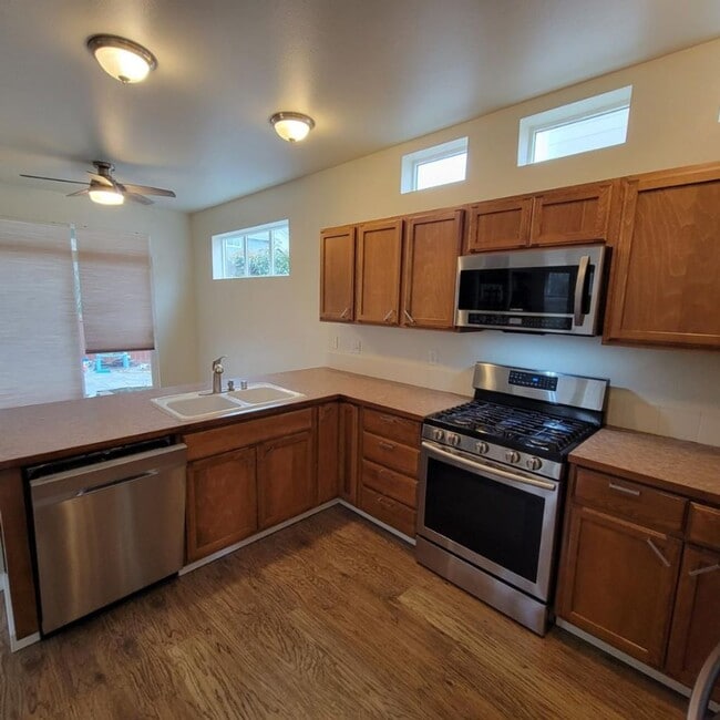 Building Photo - 4 Bedroom plus den, Lacey/Meridian Campus Home for Rent