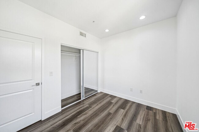 Building Photo - 6002 Klump Ave