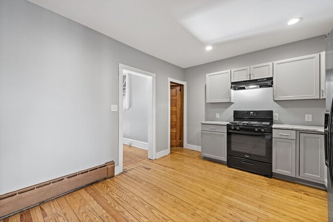 Building Photo - Spacious and charming 3-bedroom, 1.5-bath home available for rent in Bethlehem PA