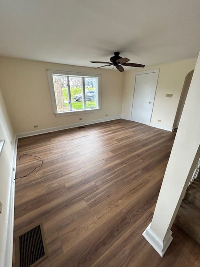 Building Photo - Charming Cape