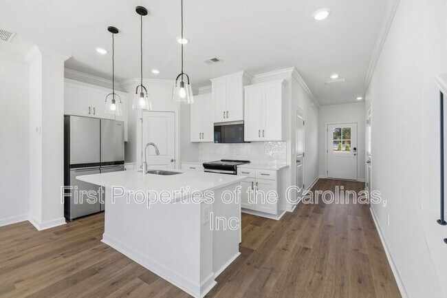 Building Photo - 238 Tiger Lily Dr