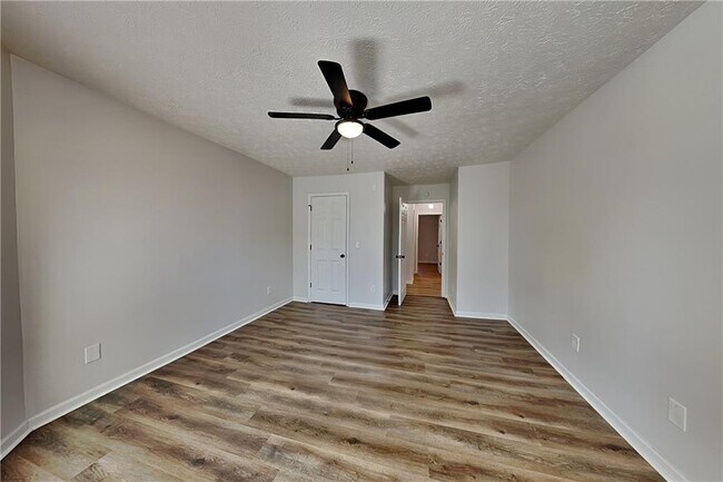 Building Photo - 778 Summer Dr NW