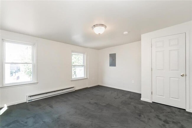 Building Photo - 427 Front St