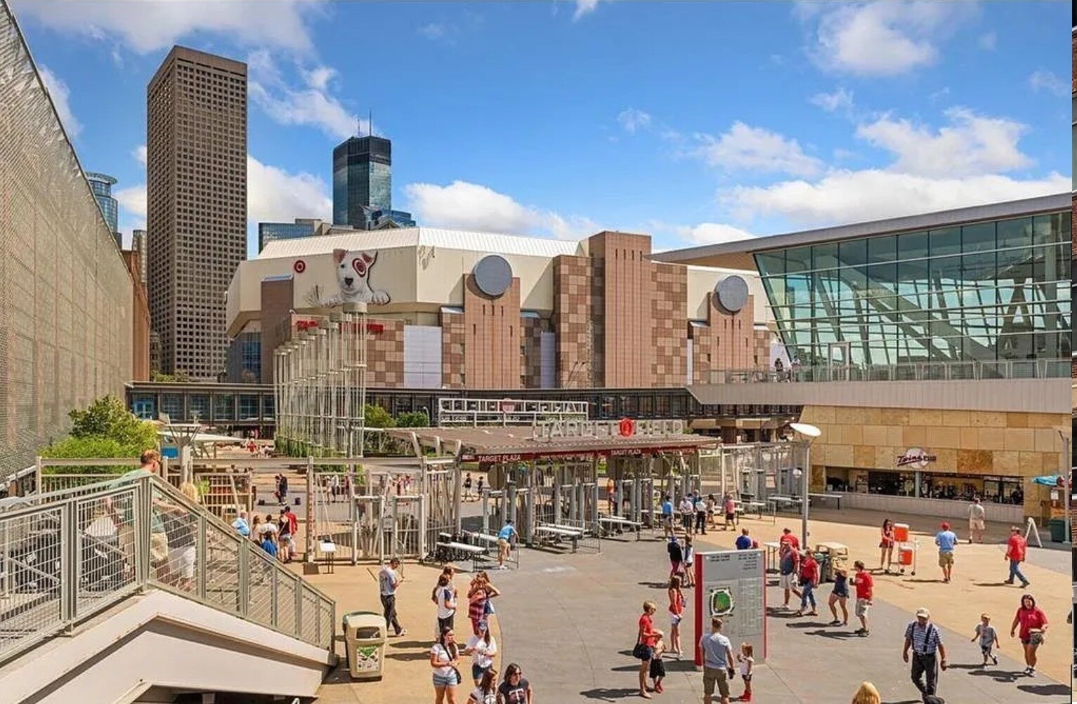 Building Photo - 718 Washington Ave N