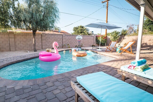 Building Photo - NO HOA Heated Pool-Gorgeous 3bed/2bath Home in Old Town Scottsdale