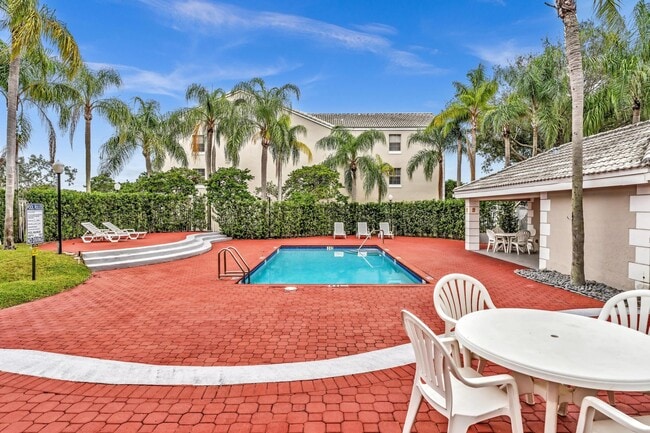 Building Photo - 2803 N Oakland Forest Dr