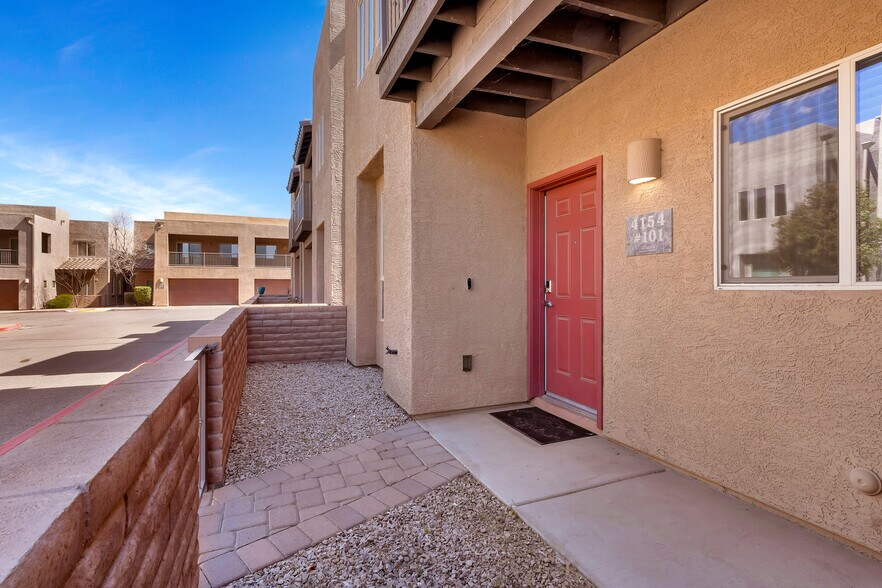 Building Photo - 4154 N Thurston Ln