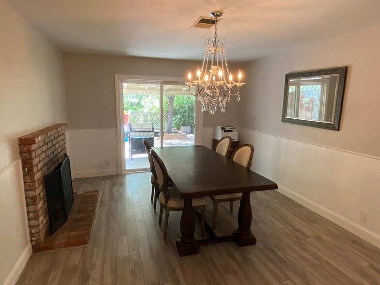 Building Photo - 5466 Florida Dr