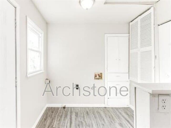 Building Photo - 1004 Sandra Dr