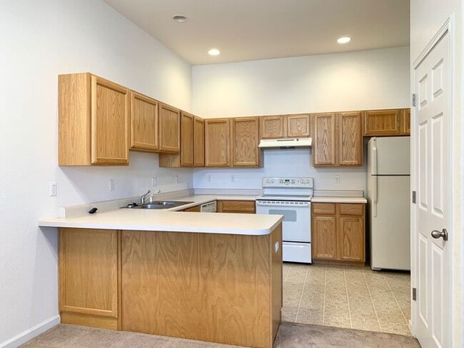 Building Photo - Spacious 3 Bedroom Townhome- Convenient Access to the Front Range