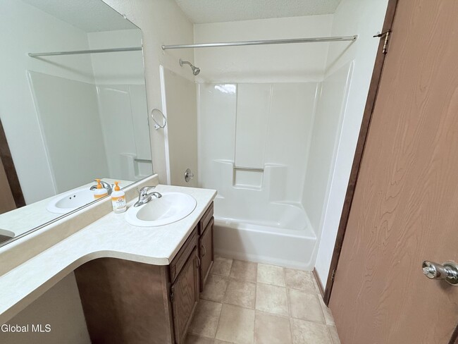 Building Photo - 208 Yorktown Dr