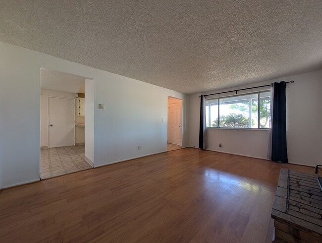Building Photo - 3-bedroom, 1-Bath Duplex On a Corner Lot In The Bethel Area