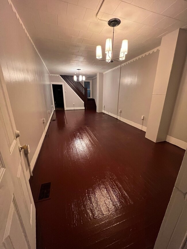 Building Photo - 804 E Pine St