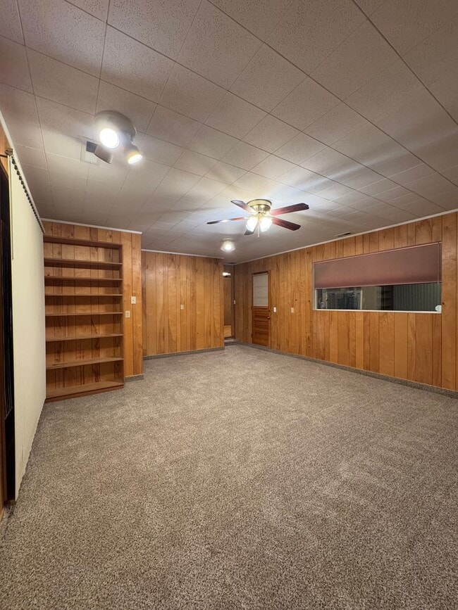 Building Photo - 1001 N Brooklane St