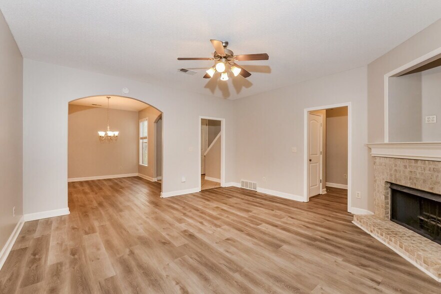 Building Photo - 1140 Casentino St