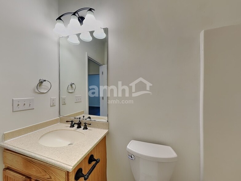 Building Photo - 2488 Somerset Place Dr