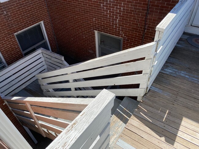 Building Photo - 827-833 Goodhue