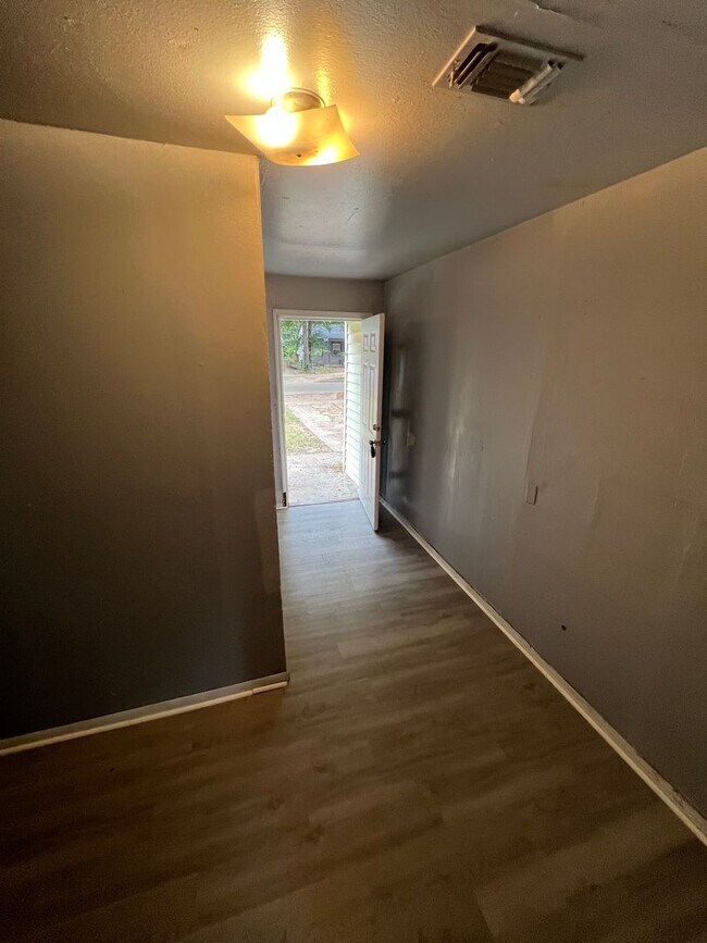 Building Photo - Sunset Acres! 3 bed/ 1 bath.