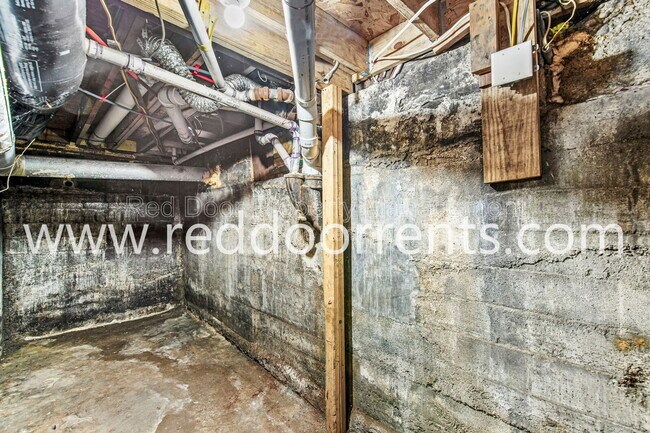 Building Photo - 2028 Hoyt Ave