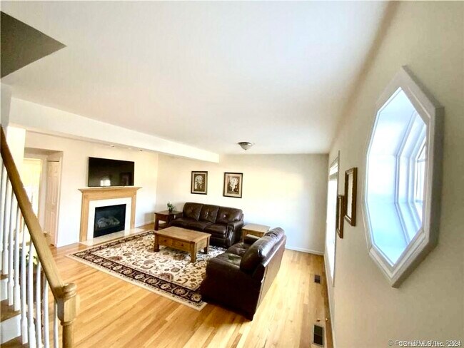 Building Photo - 30 Songbird Ln