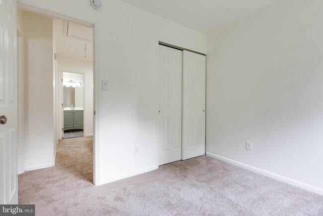 Building Photo - 5461 Enberend Terrace