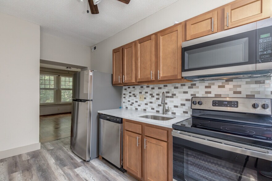 Building Photo - 6042 Kingsbury Ave