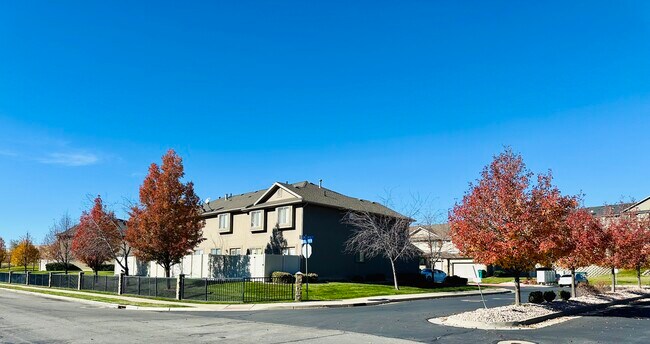 Building Photo - 1790 E Whitetail Way