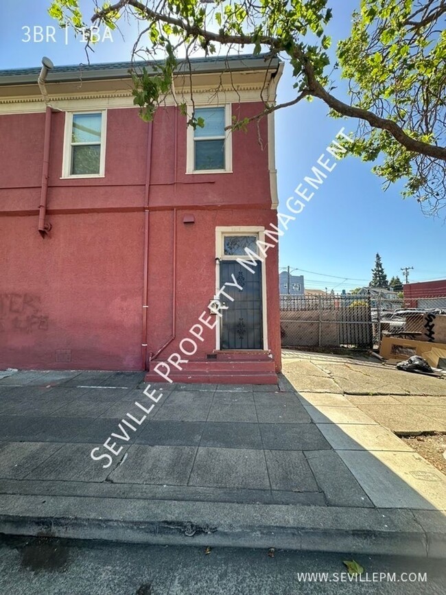 Primary Photo - TOTALLY REMODELED 3BR / 1BA Upstairs Apart...