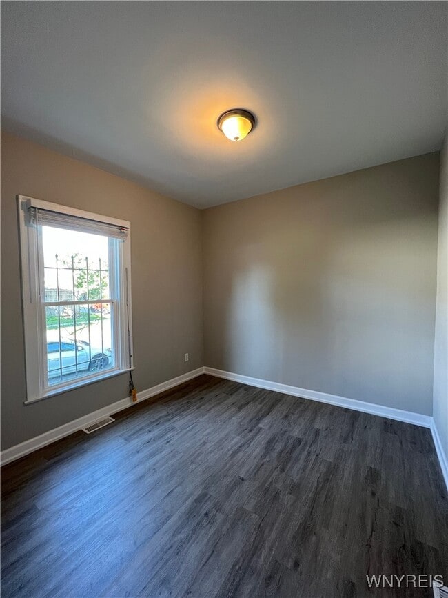 Building Photo - 355 Plymouth Ave