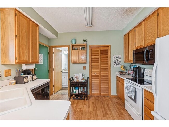 Building Photo - 8829 Branson Dr