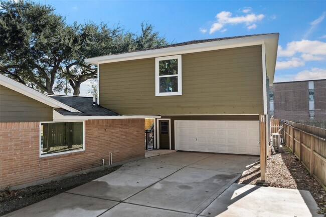 Building Photo - 1907 Dellore Ln