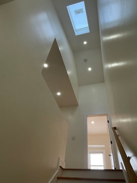 Building Photo - 40 Vernon St