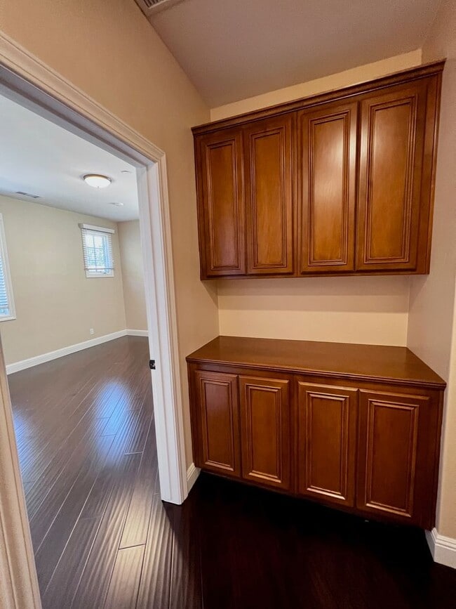 Building Photo - Hidden Gem at the End of the Cul-de-Sac!