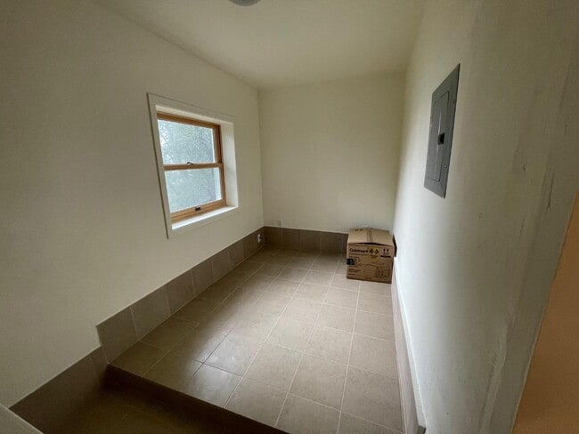 Building Photo - 218 Swett Rd