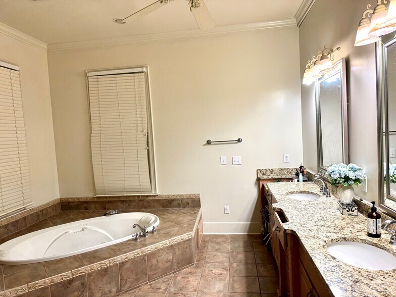 Building Photo - 8611 Wynford Pl