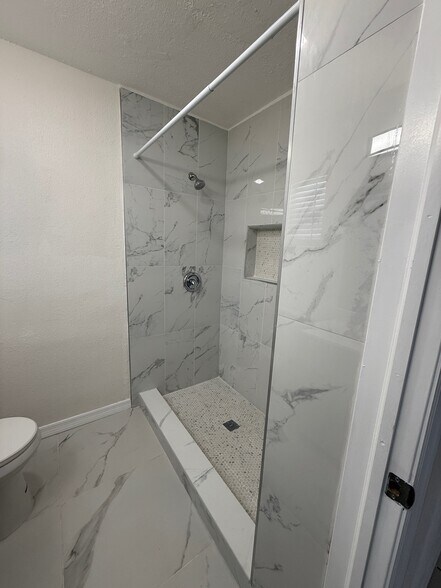 Building Photo - 1131 W 26th St