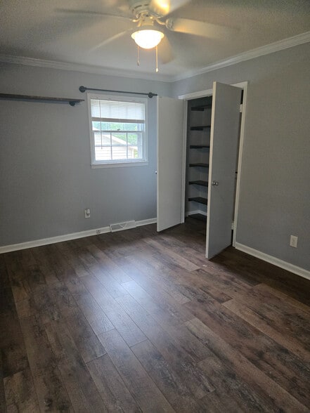 Building Photo - Room in House on Westfield St