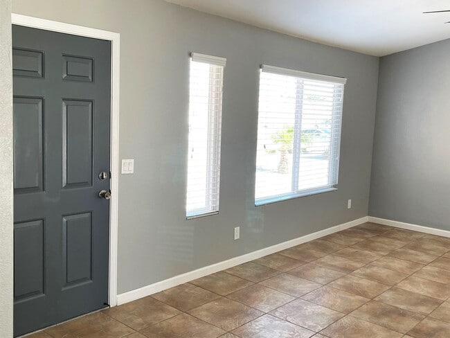 Building Photo - 3+ bedroom, 2 bath pool and spa home