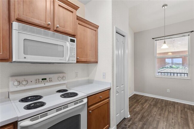 Building Photo - 819 Fairwaycove Ln