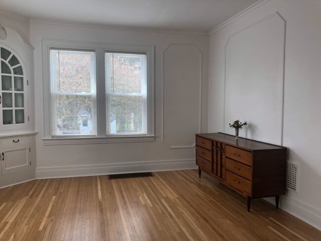 Building Photo - 1804 Storrs Ave