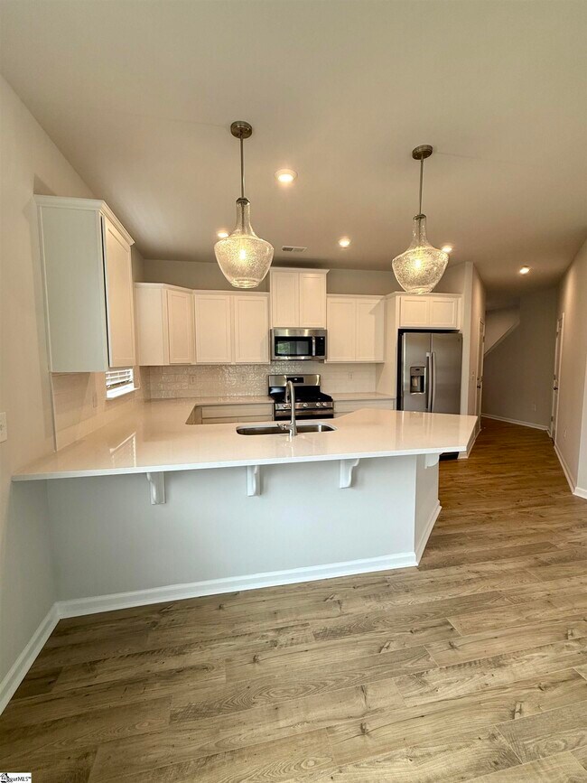 Building Photo - 141 Gervais Cir