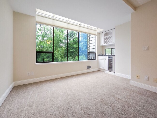 Building Photo - On-the-Water Living Experience: 2BR/2BA Co...