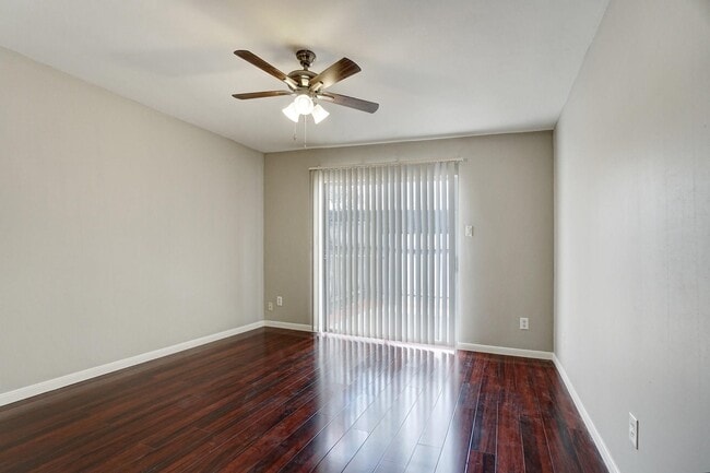 Building Photo - 1833 Country Village Blvd
