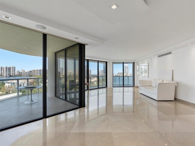 Building Photo - 4000 Island Blvd