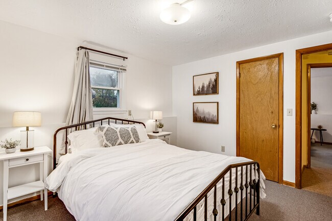 Building Photo - 13 James Ave