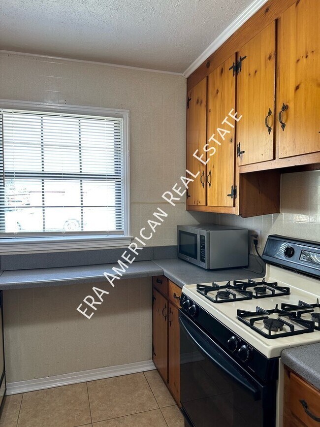 Building Photo - 209 Loizos Dr NW